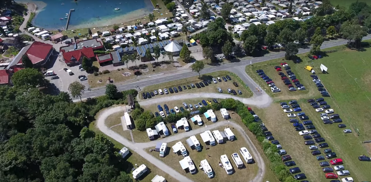 Luftaufnahme der Wohnmobilstellplätze am Bernsteinsee