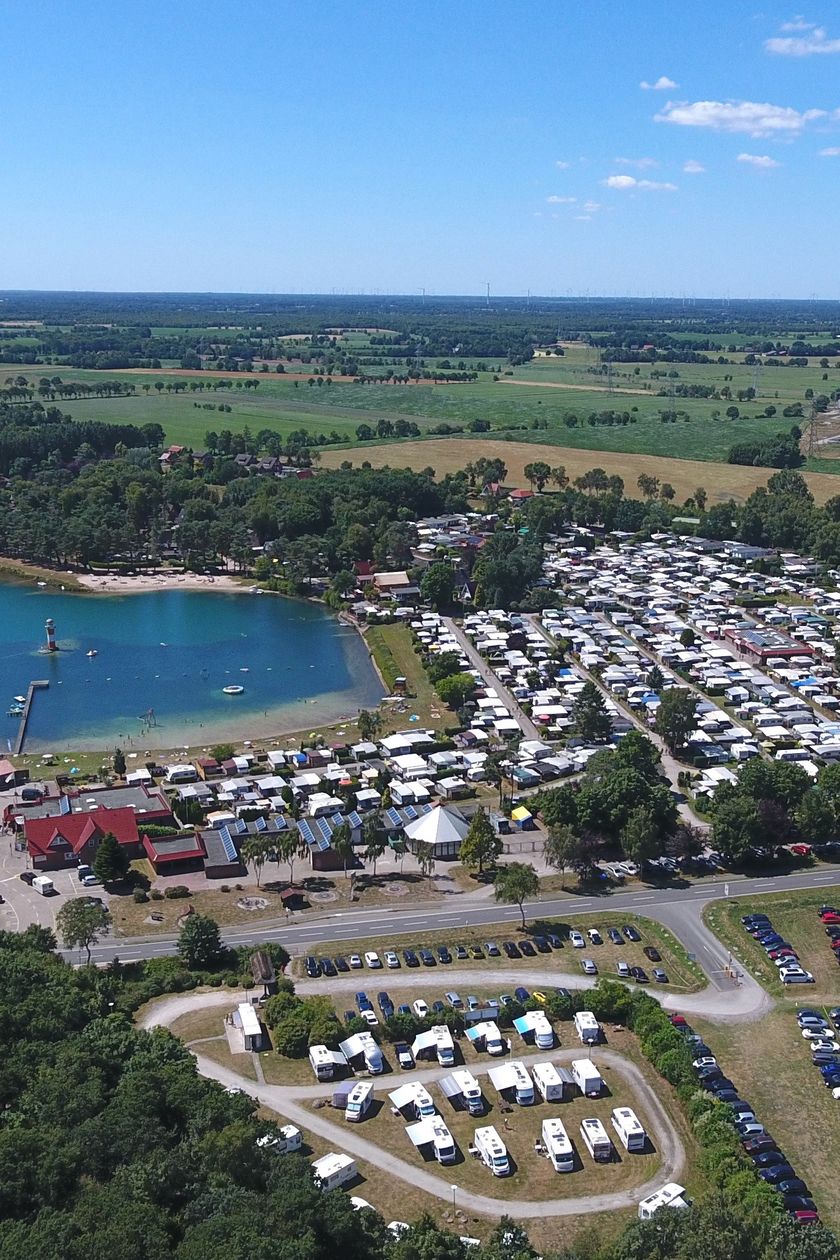 Luftaufnahme des Campingplatzes Ferienpark am Bernsteinsee