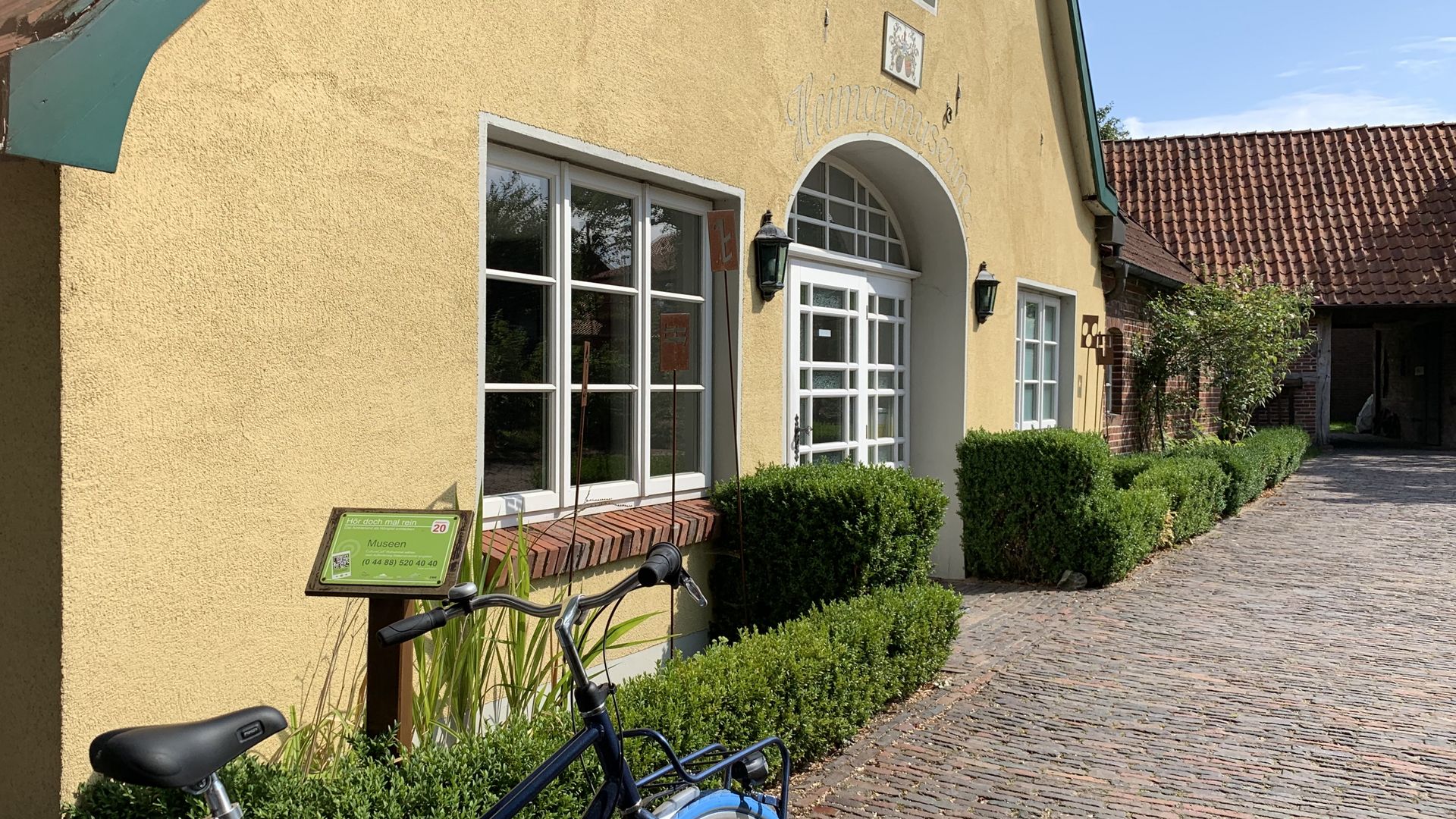 Rätselstation vor dem Heimatmuseum Wiefelstede